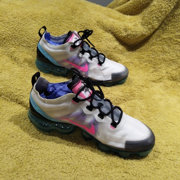 pink nikes with jelly bottoms